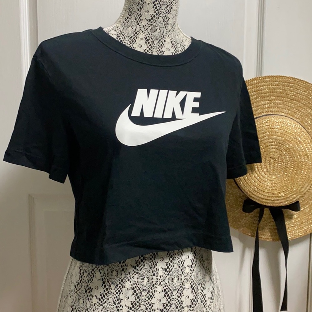 3/$30 🌺 Nike Logo Top - Size XS
